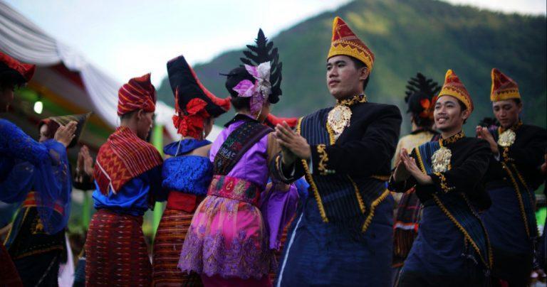 Melihat Pesona Tanah Batak Melalui Horas Samosir Fiesta Datu Lombok Tour